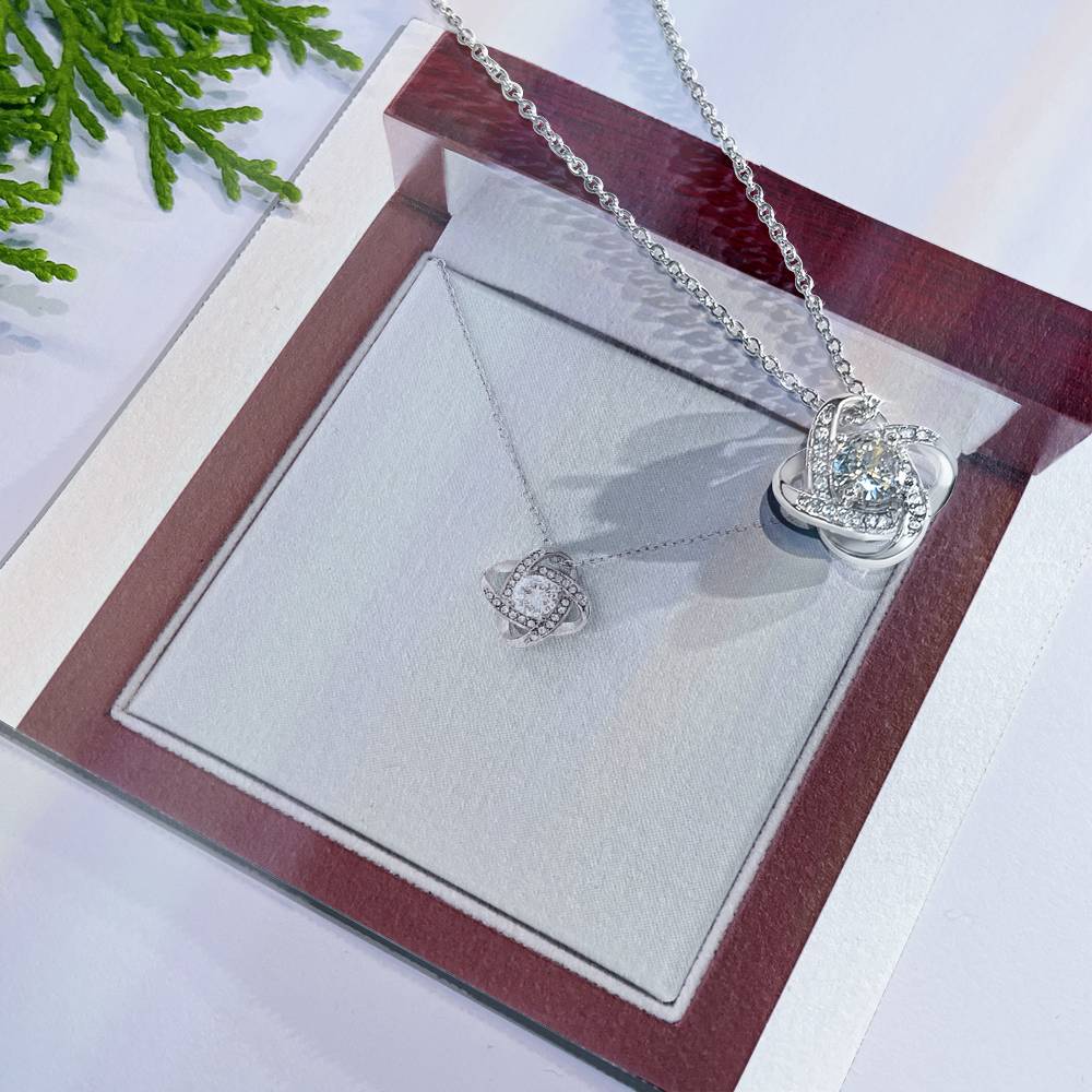 LOVE KNOT NECKLESS